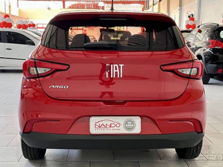FIAT - ARGO - 2018/2019 - Vermelha - R$ 54.900,00