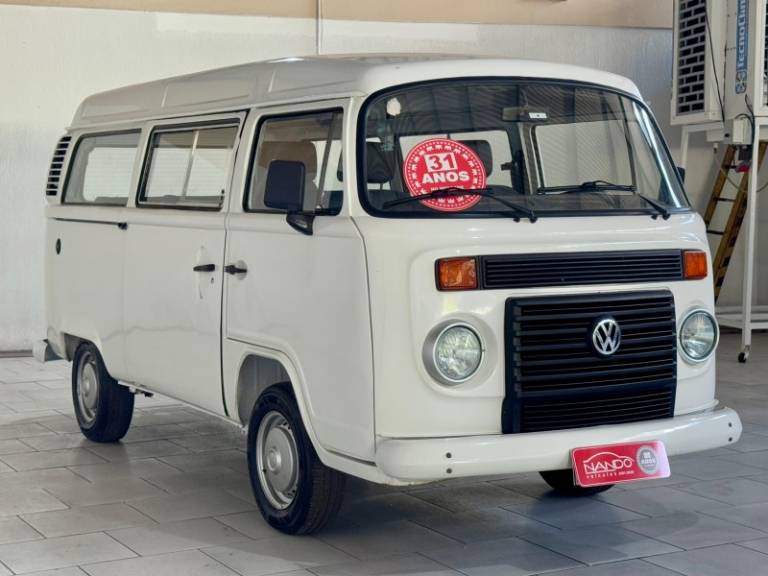 VOLKSWAGEN - KOMBI - 2013/2014 - Branca - R$ 48.900,00