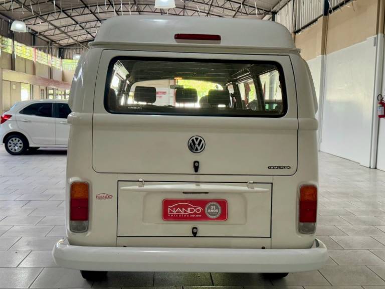 VOLKSWAGEN - KOMBI - 2013/2014 - Branca - R$ 48.900,00