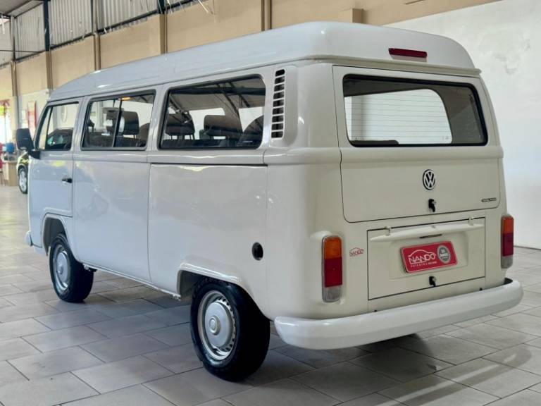 VOLKSWAGEN - KOMBI - 2013/2014 - Branca - R$ 48.900,00